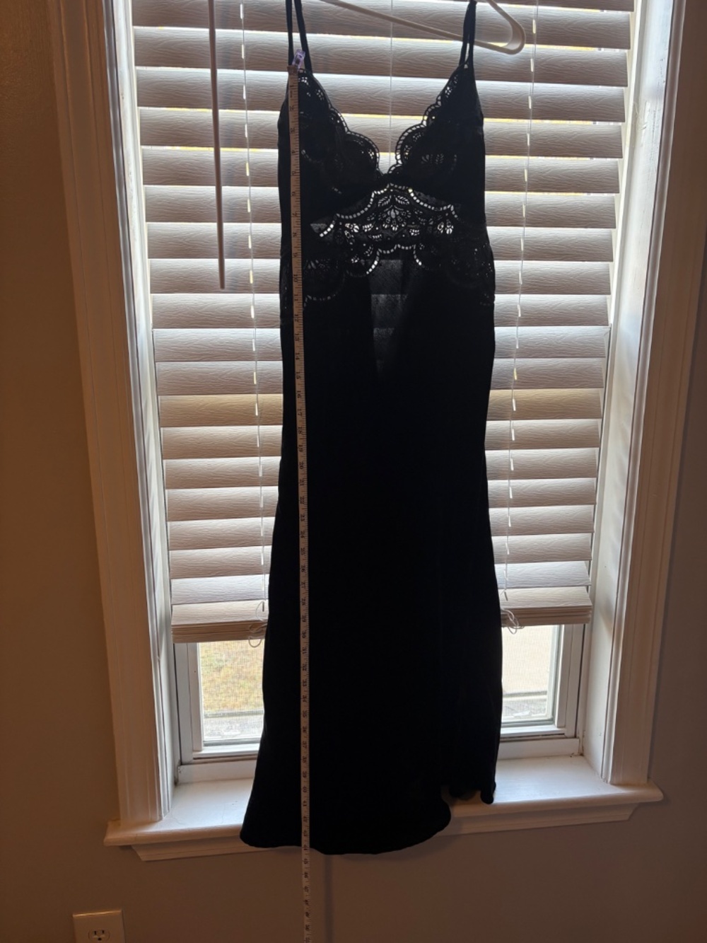 FARM RIO BLACK RICHELIEU VELVET SLIP DRESS - Picture 5 of 8